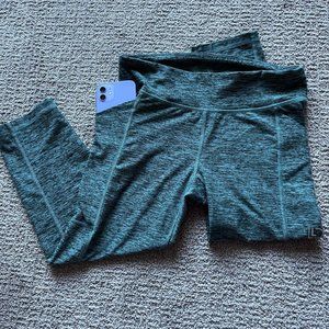 Aeropostale LLD Green Cropped Athletic Leggings - Size M